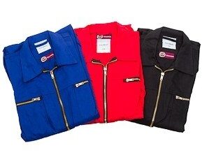 Kinderoverall in het blauw en in het rood.